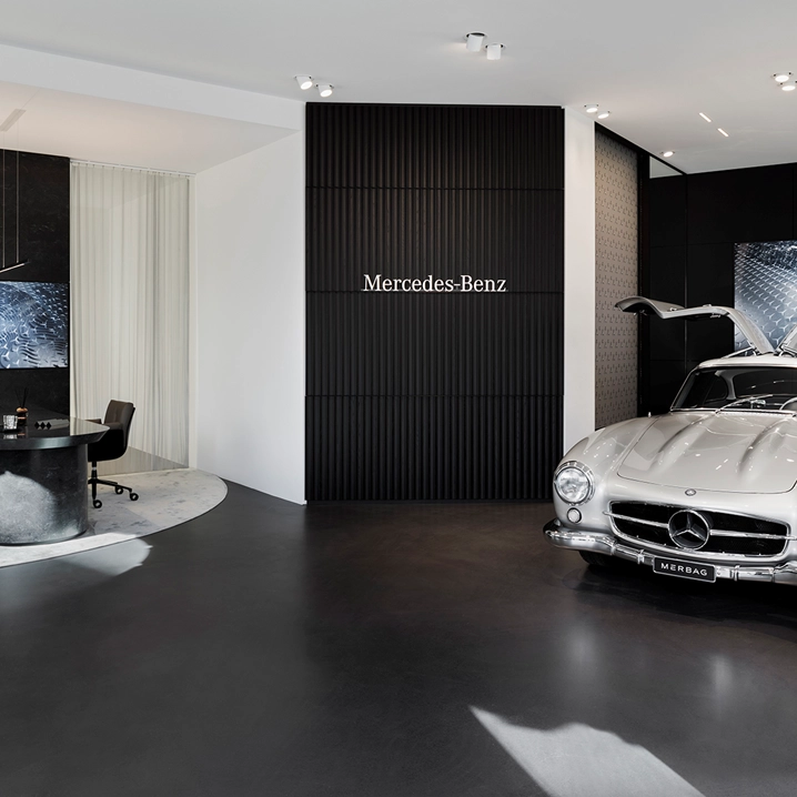 Stars@Mercedes Benz Kleiner Showroom Mercedes Benz Innen